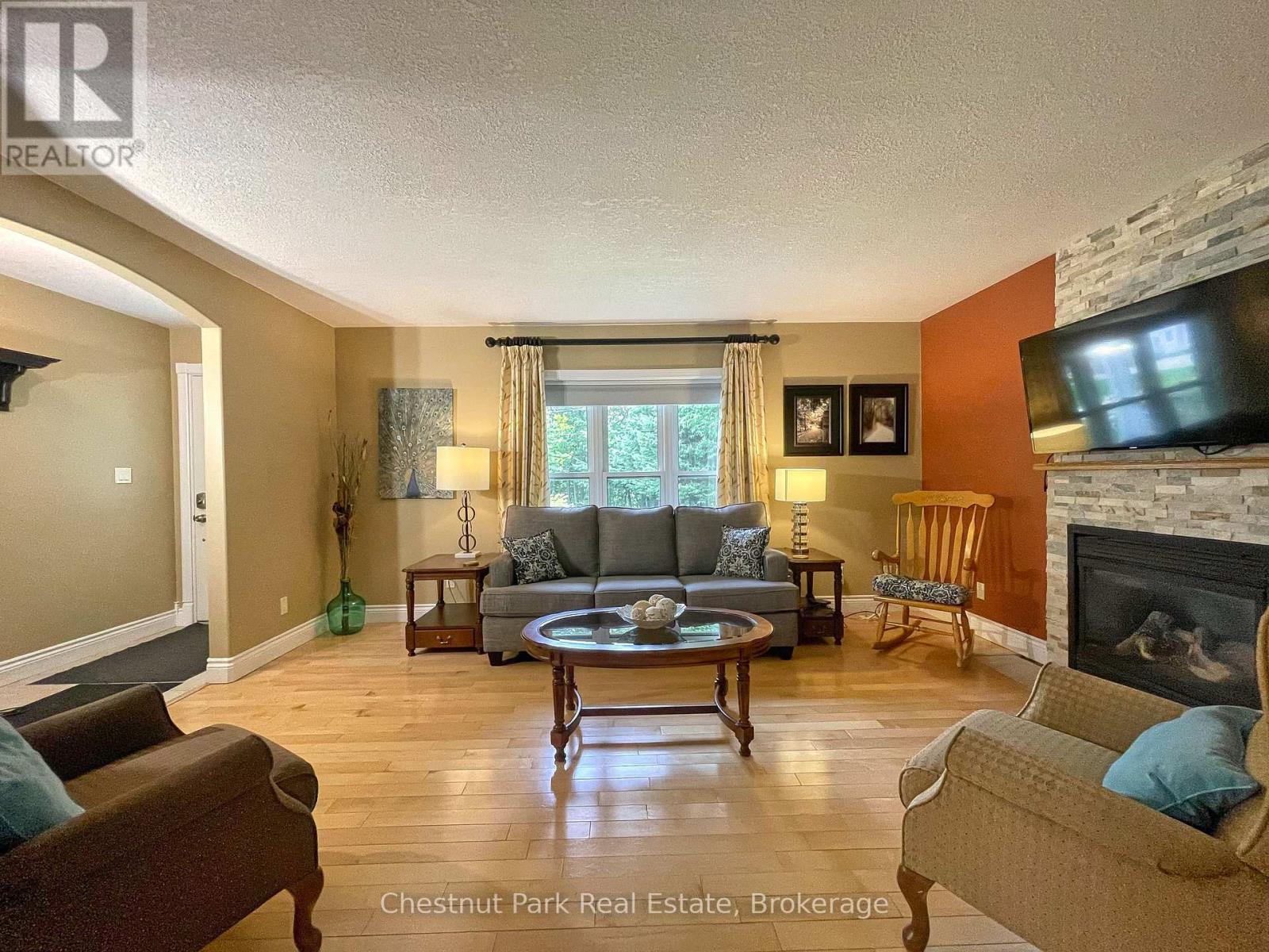 171 Beattie Street, Owen Sound, Ontario  N4K 6X3 - Photo 6 - X12366362