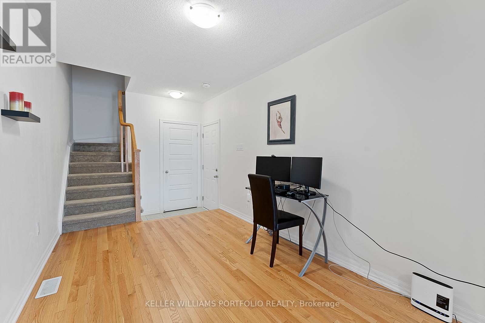 137 Bravo Lane, Newmarket, Ontario  L3X 0L2 - Photo 7 - N12366199