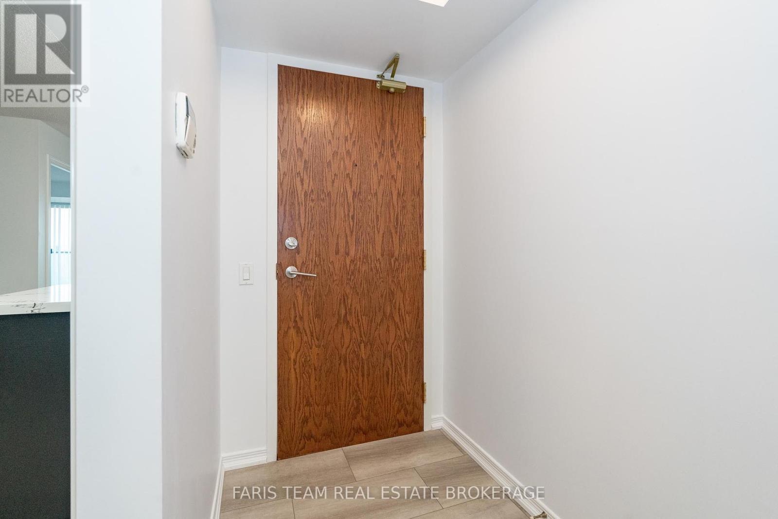 407 - 11 Oneida Crescent, Richmond Hill, Ontario  L4B 0A1 - Photo 5 - N12366215