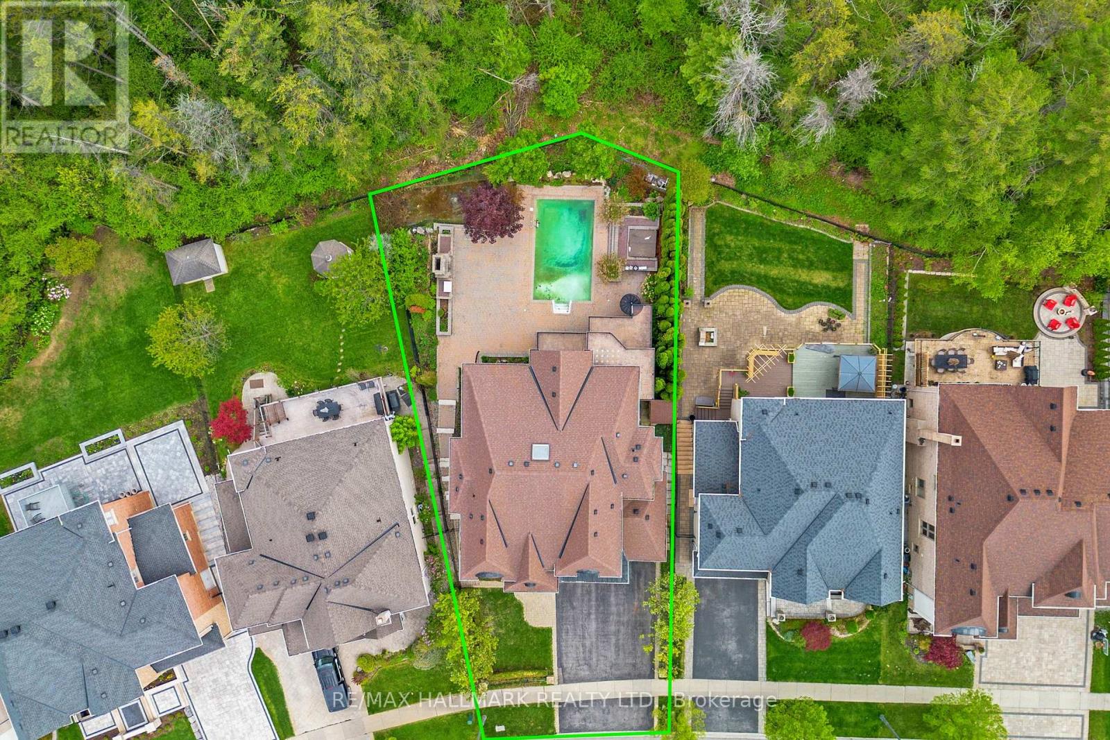 Property at 383 PARADELLE DRIVE image 3