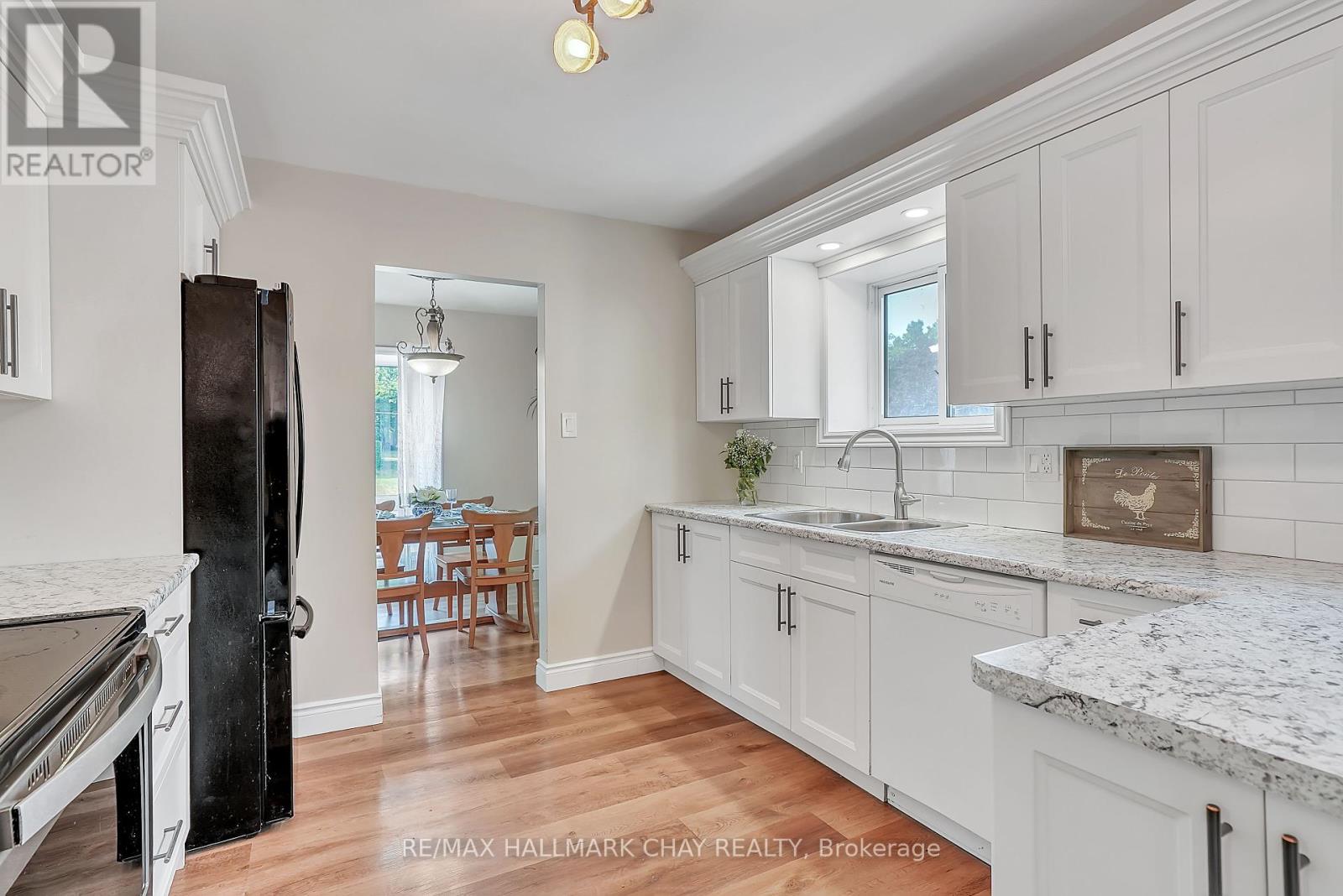 15 Viel Street, Penetanguishene, Ontario  L9M 1H8 - Photo 12 - S12366172
