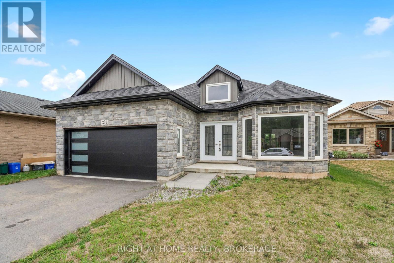 201 HETRAM COURT, Fort Erie, Ontario