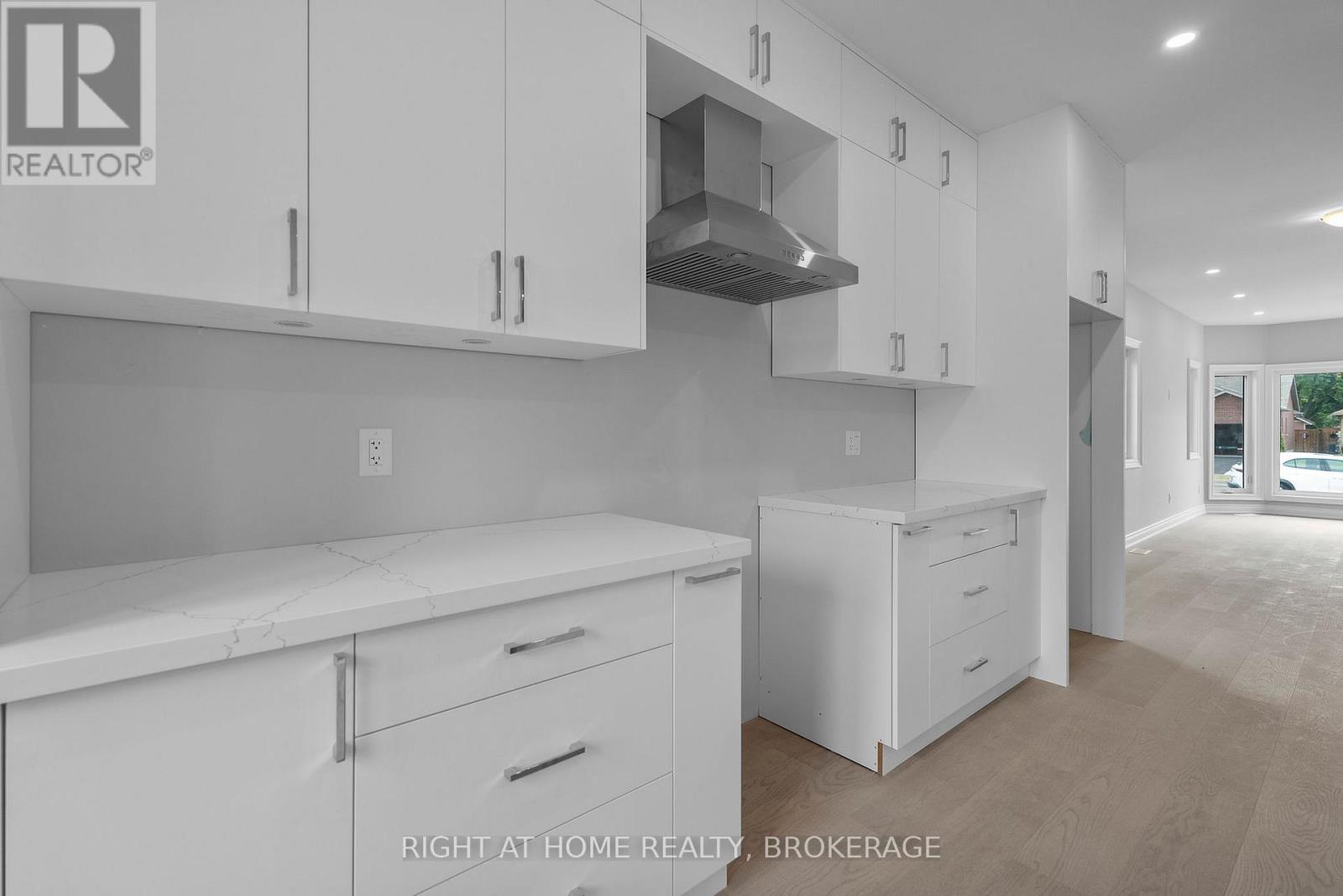 201 Hetram Court, Fort Erie, Ontario  L0S 1B0 - Photo 12 - X12366316
