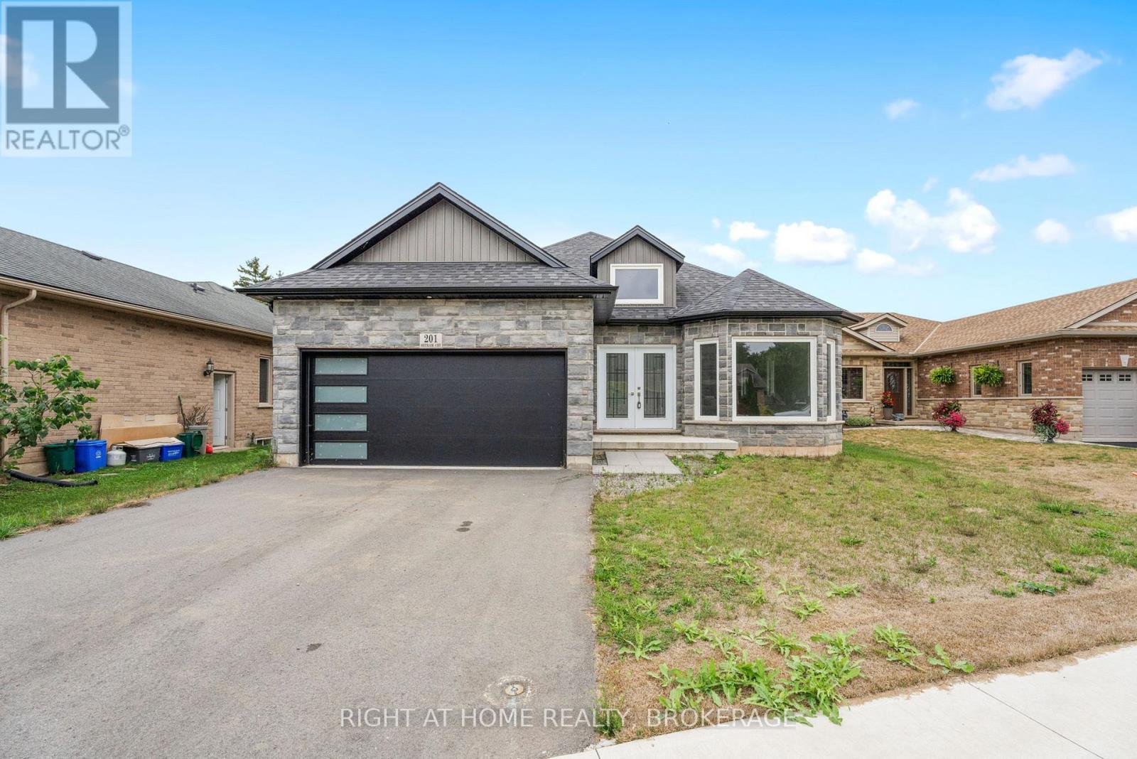 201 Hetram Court, Fort Erie, Ontario  L0S 1B0 - Photo 16 - X12366316