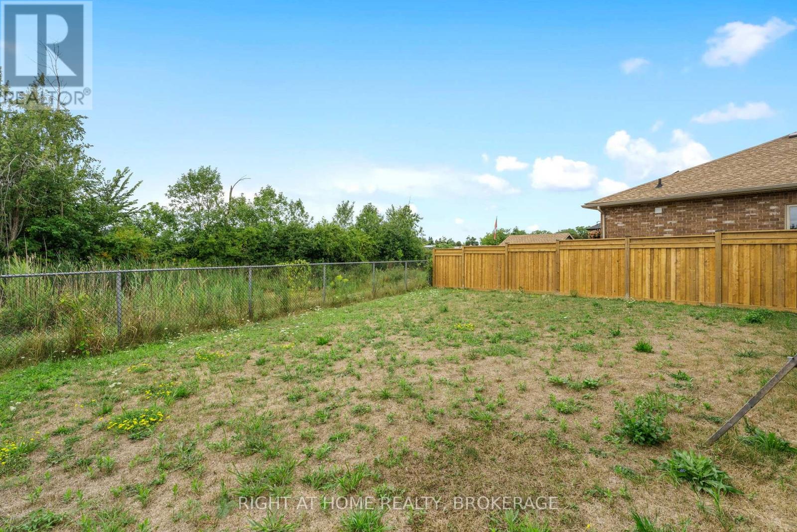 201 Hetram Court, Fort Erie, Ontario  L0S 1B0 - Photo 17 - X12366316