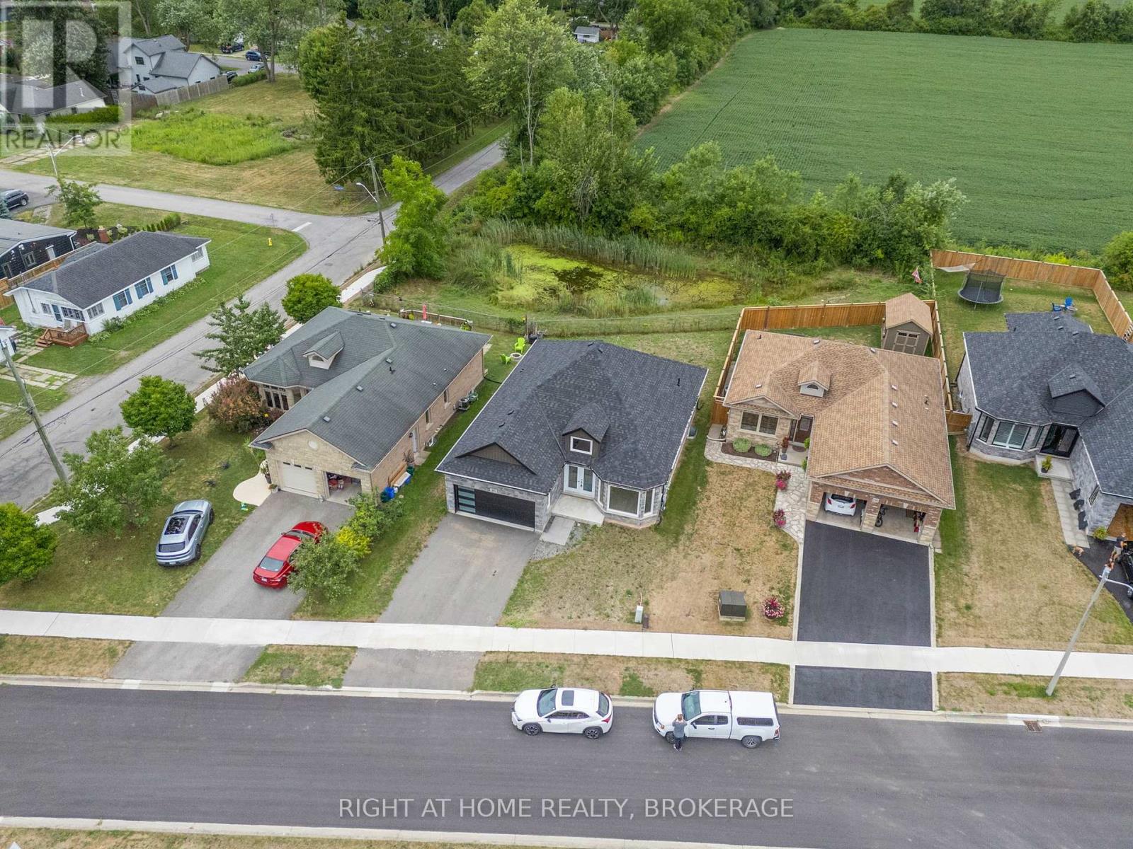 201 Hetram Court, Fort Erie, Ontario  L0S 1B0 - Photo 20 - X12366316
