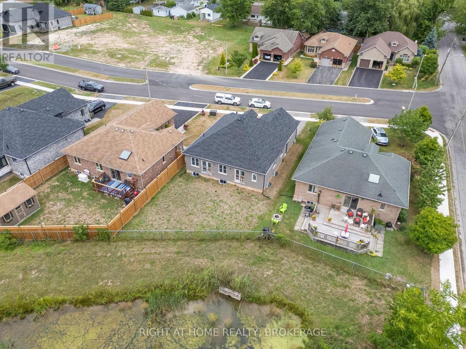 201 Hetram Court, Fort Erie, Ontario  L0S 1B0 - Photo 23 - X12366316
