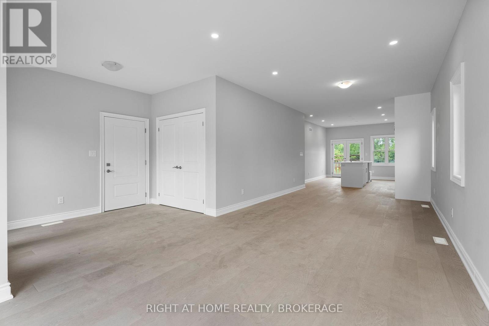 201 Hetram Court, Fort Erie, Ontario  L0S 1B0 - Photo 6 - X12366316