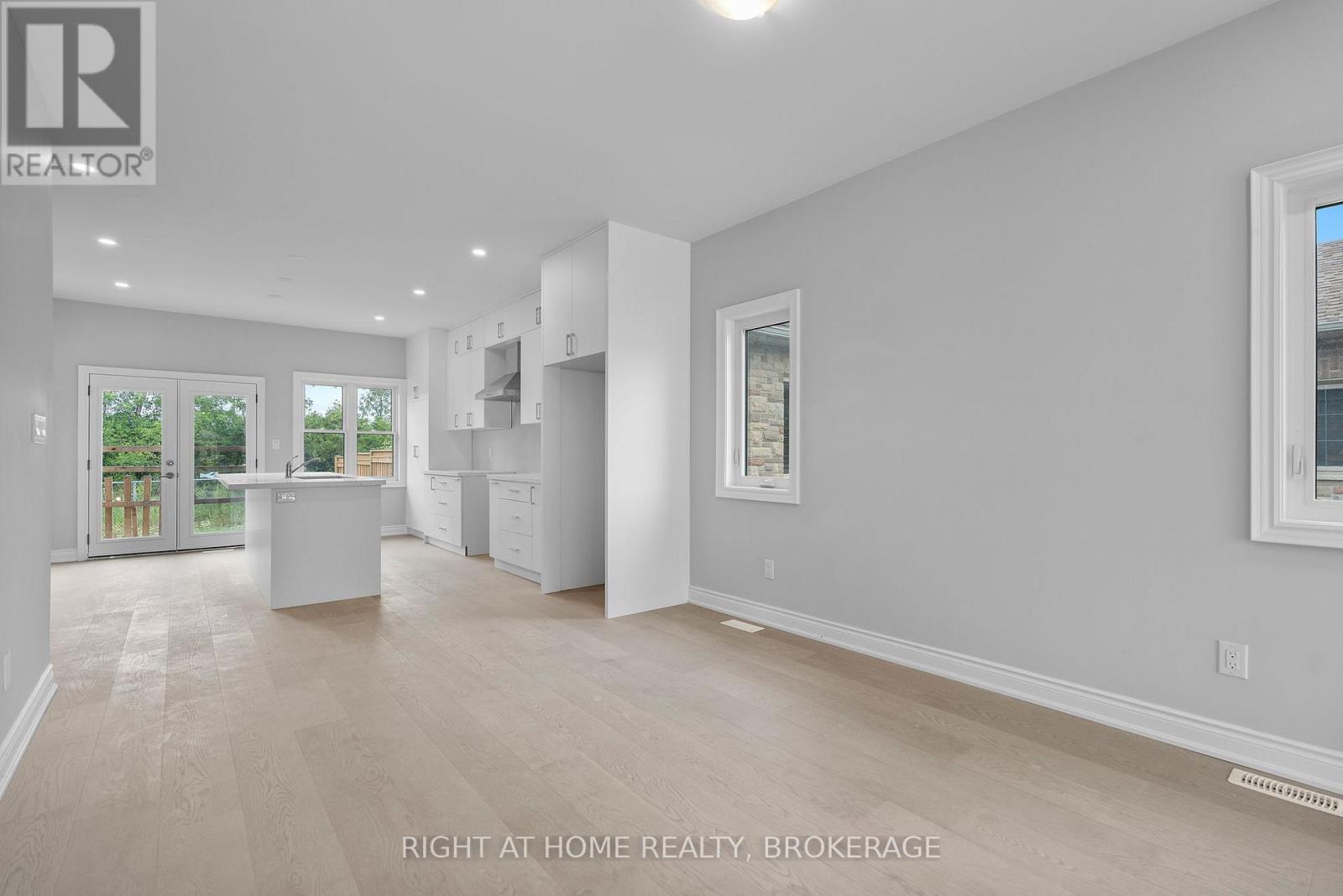 201 Hetram Court, Fort Erie, Ontario  L0S 1B0 - Photo 8 - X12366316
