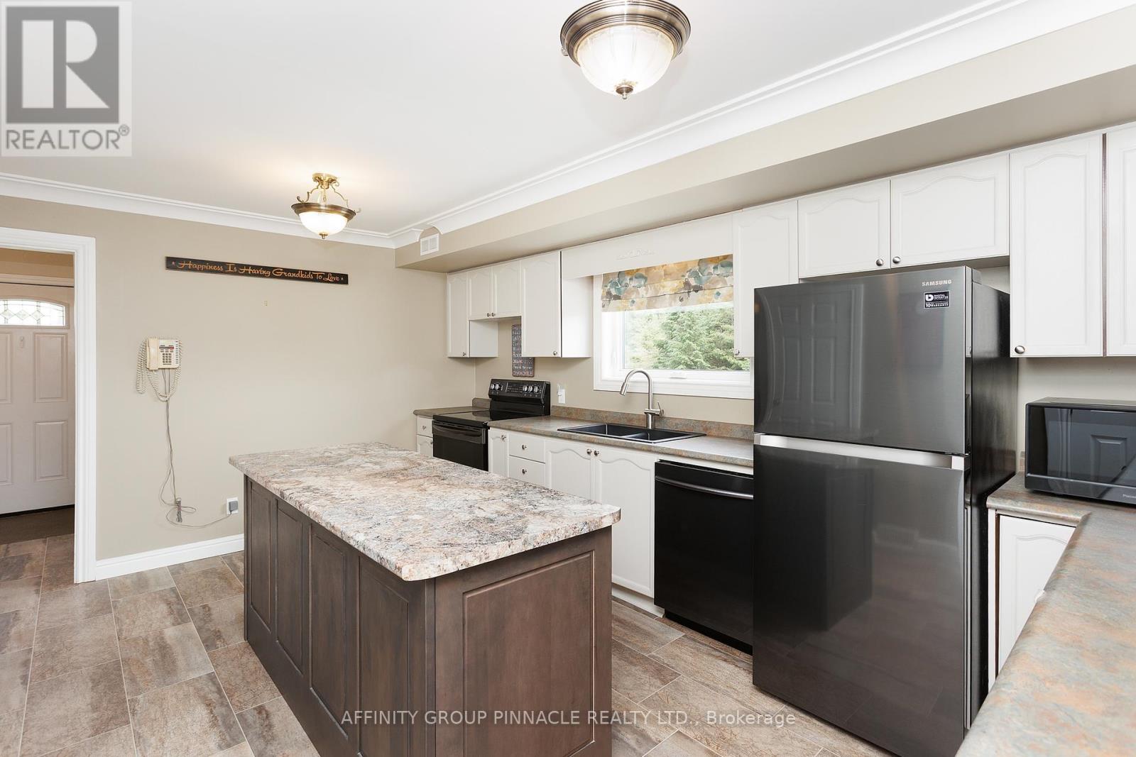 730 The Glen Road, Kawartha Lakes, Ontario  K0M 2T0 - Photo 22 - X12366261