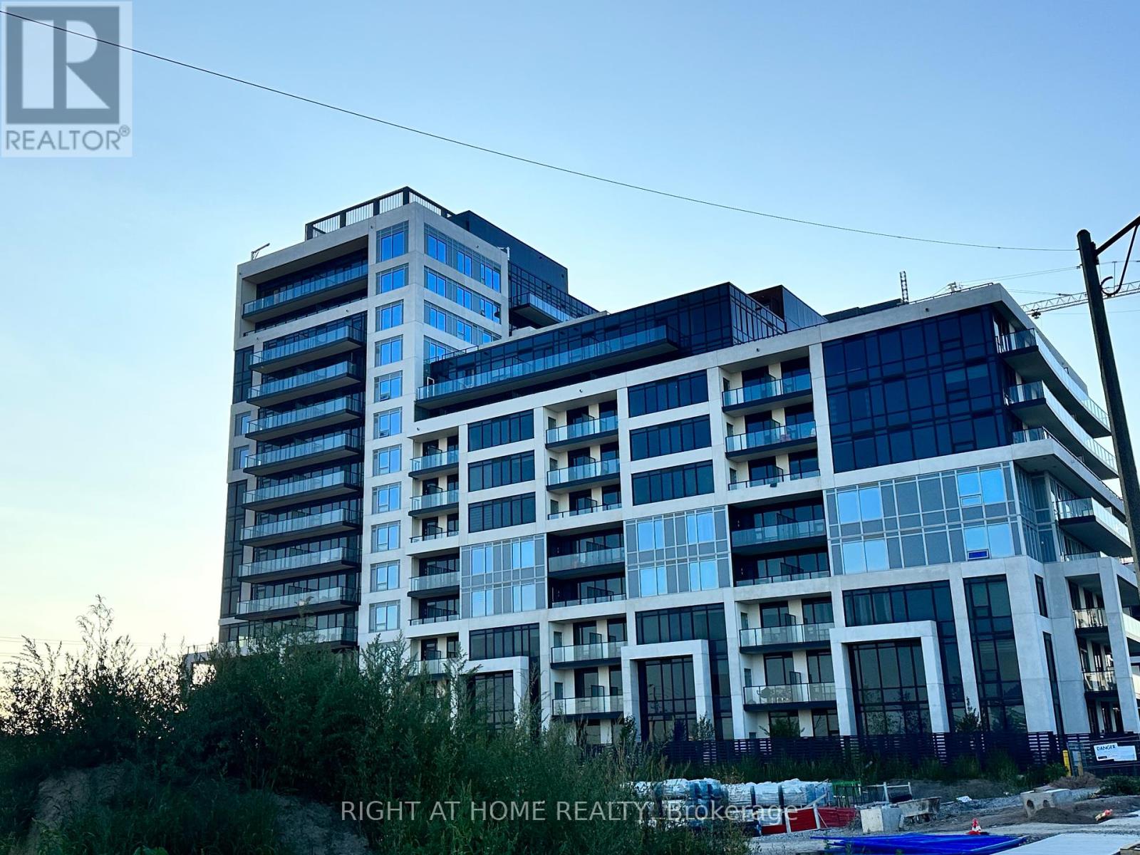 908 - 3200 WILLIAM COLTSON CRESCENT, Oakville, Ontario