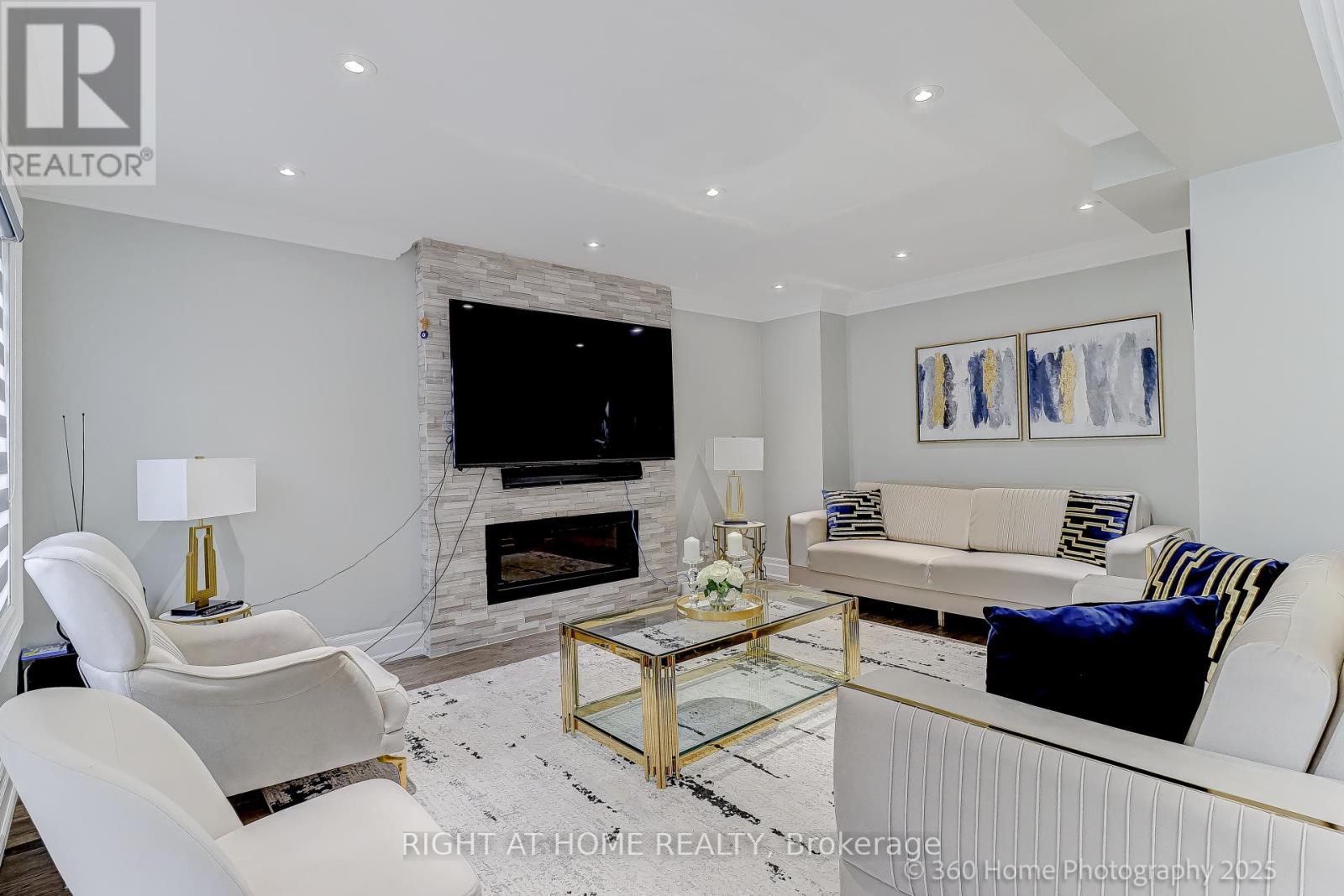 1016 Red Pine Crescent, Mississauga, Ontario  L5H 4E8 - Photo 11 - W12366206