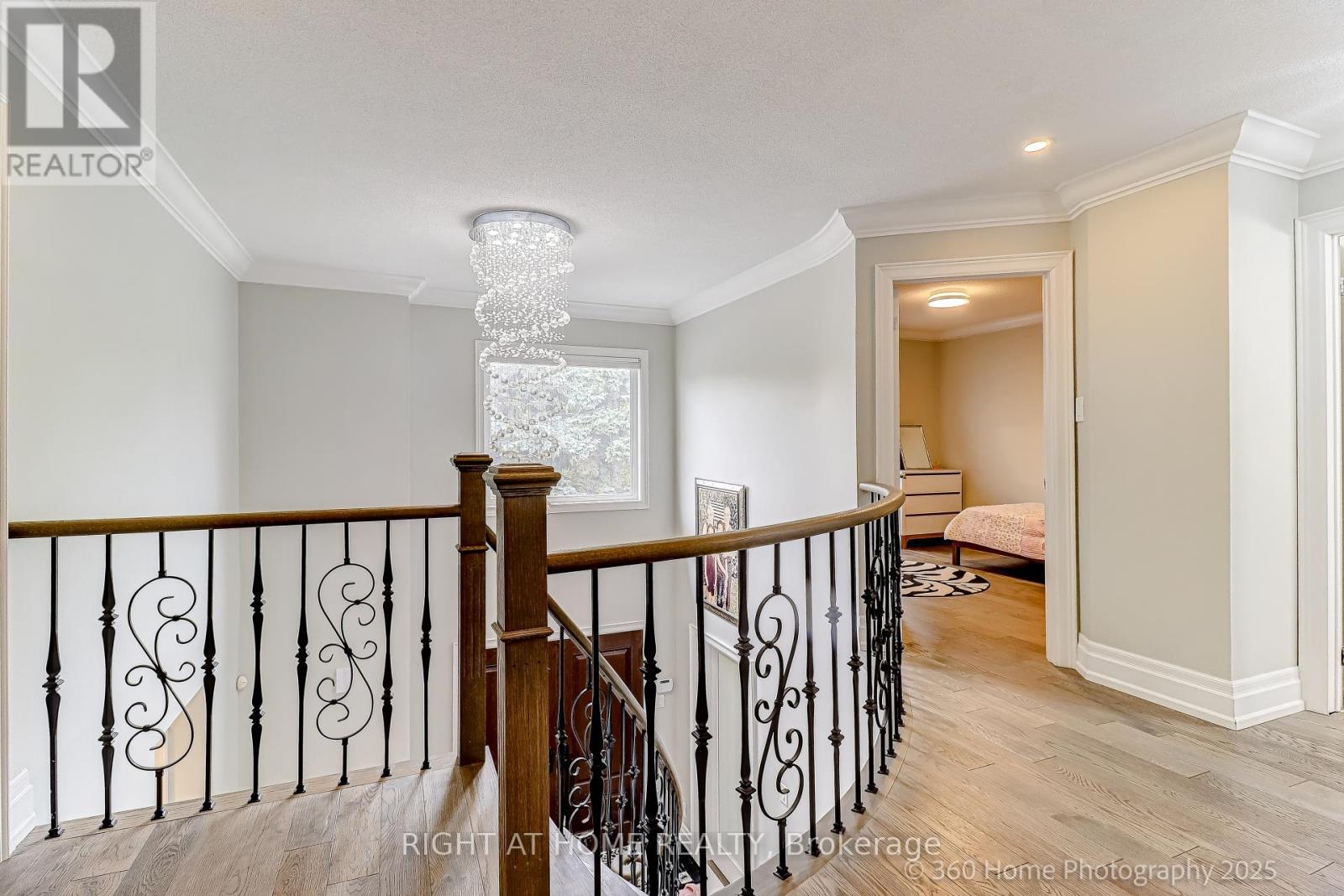 1016 Red Pine Crescent, Mississauga, Ontario  L5H 4E8 - Photo 13 - W12366206