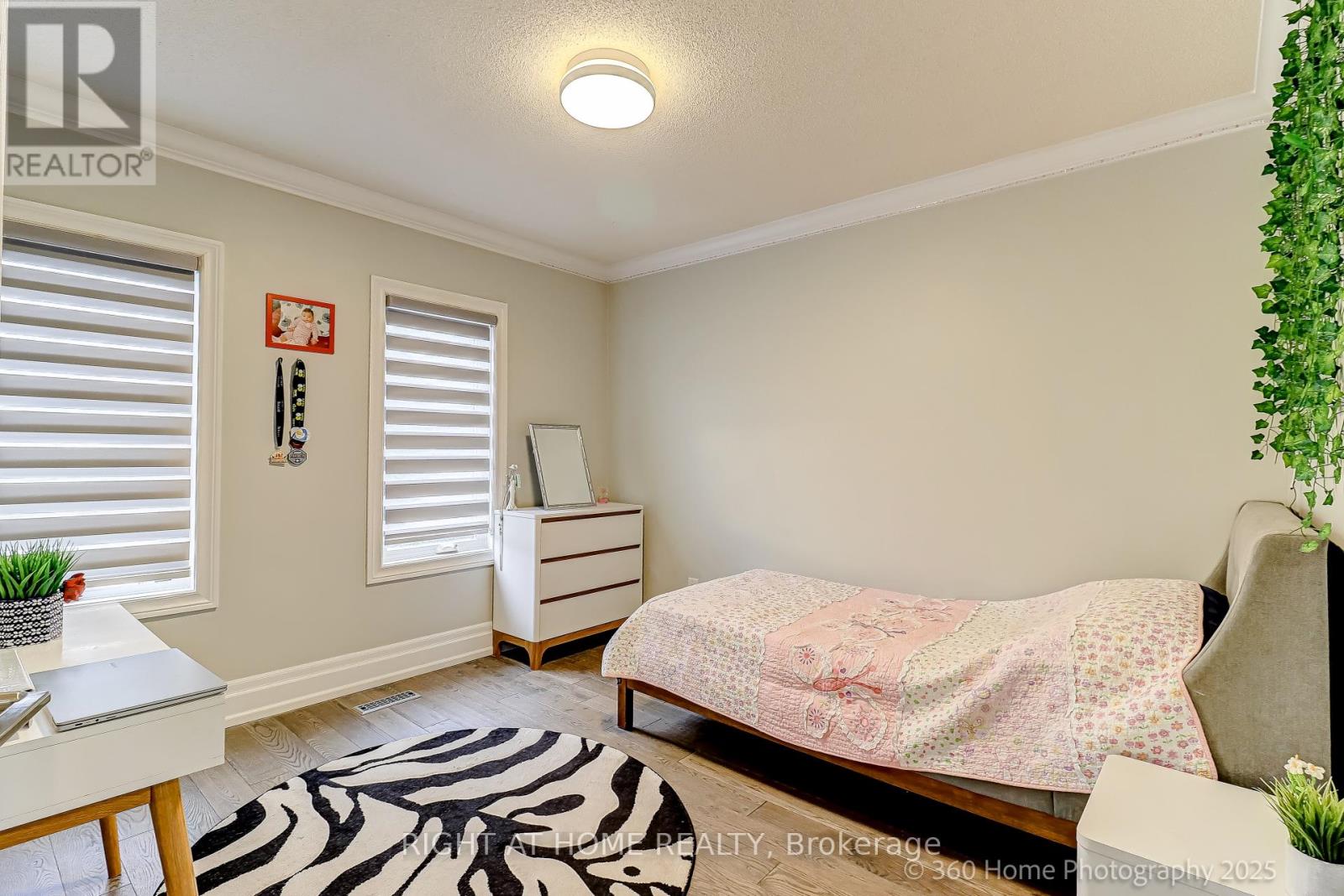1016 Red Pine Crescent, Mississauga, Ontario  L5H 4E8 - Photo 17 - W12366206