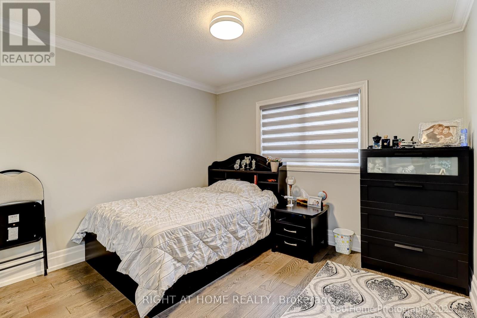 1016 Red Pine Crescent, Mississauga, Ontario  L5H 4E8 - Photo 19 - W12366206