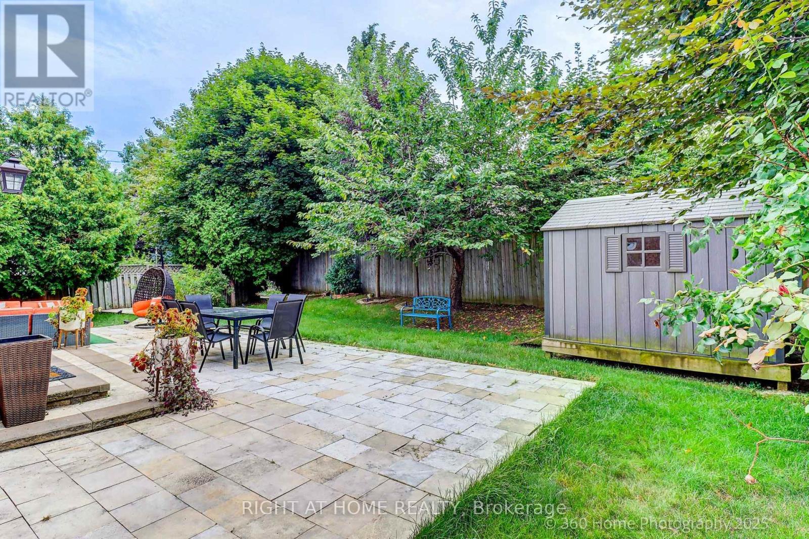 1016 Red Pine Crescent, Mississauga, Ontario  L5H 4E8 - Photo 25 - W12366206