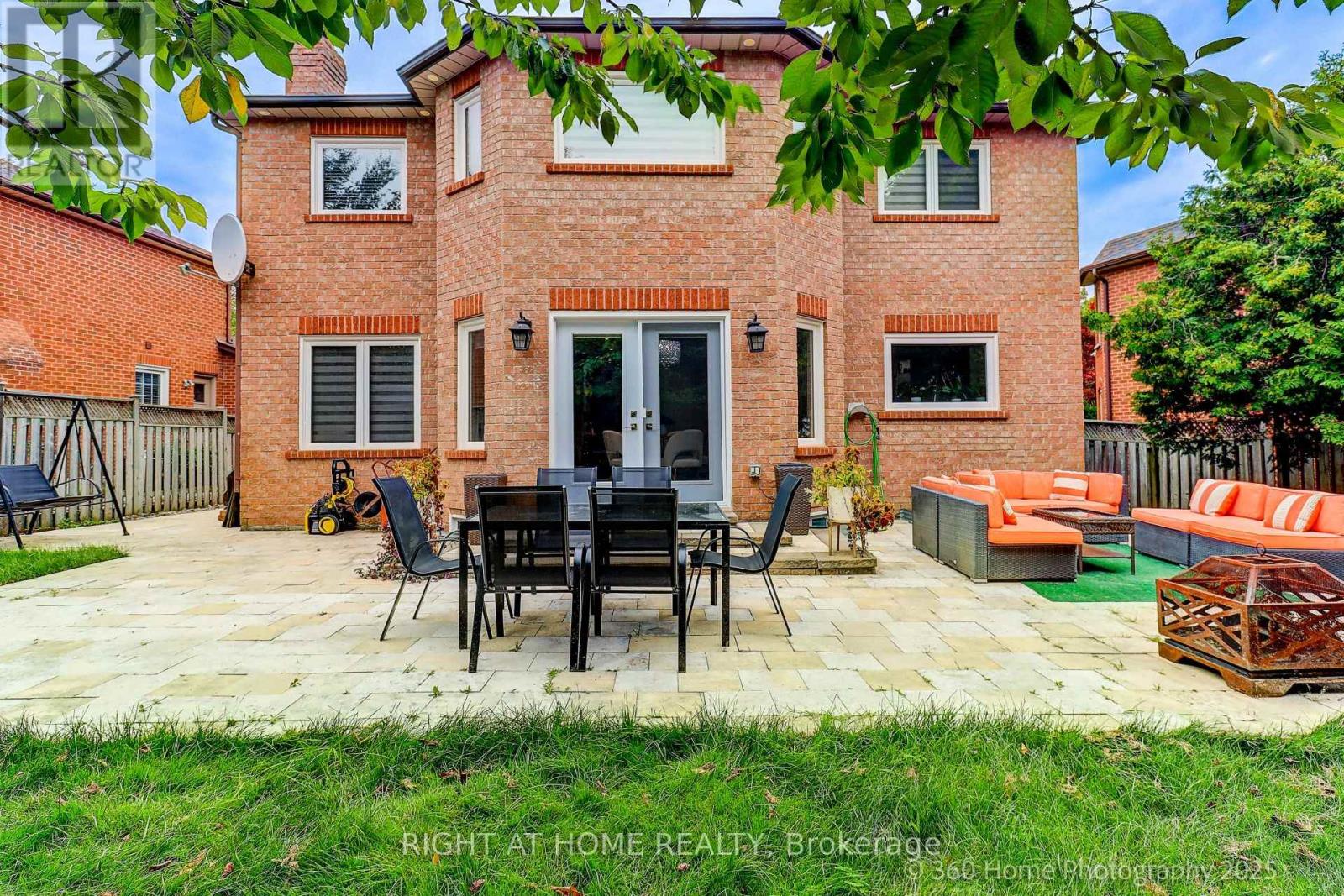 1016 Red Pine Crescent, Mississauga, Ontario  L5H 4E8 - Photo 26 - W12366206