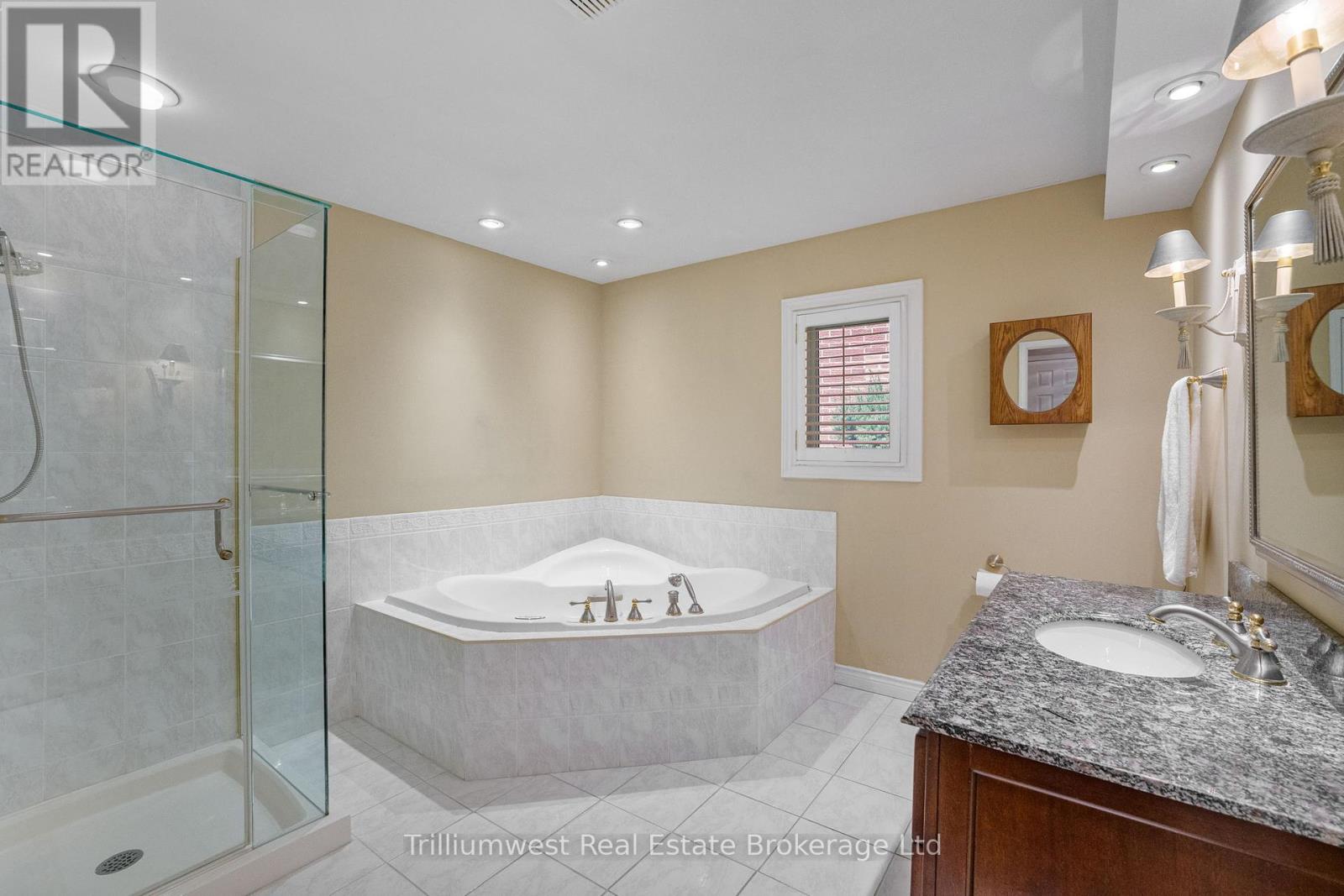 444 Bonny Meadow Road, Oakville, Ontario  L6J 6J2 - Photo 23 - W12364988