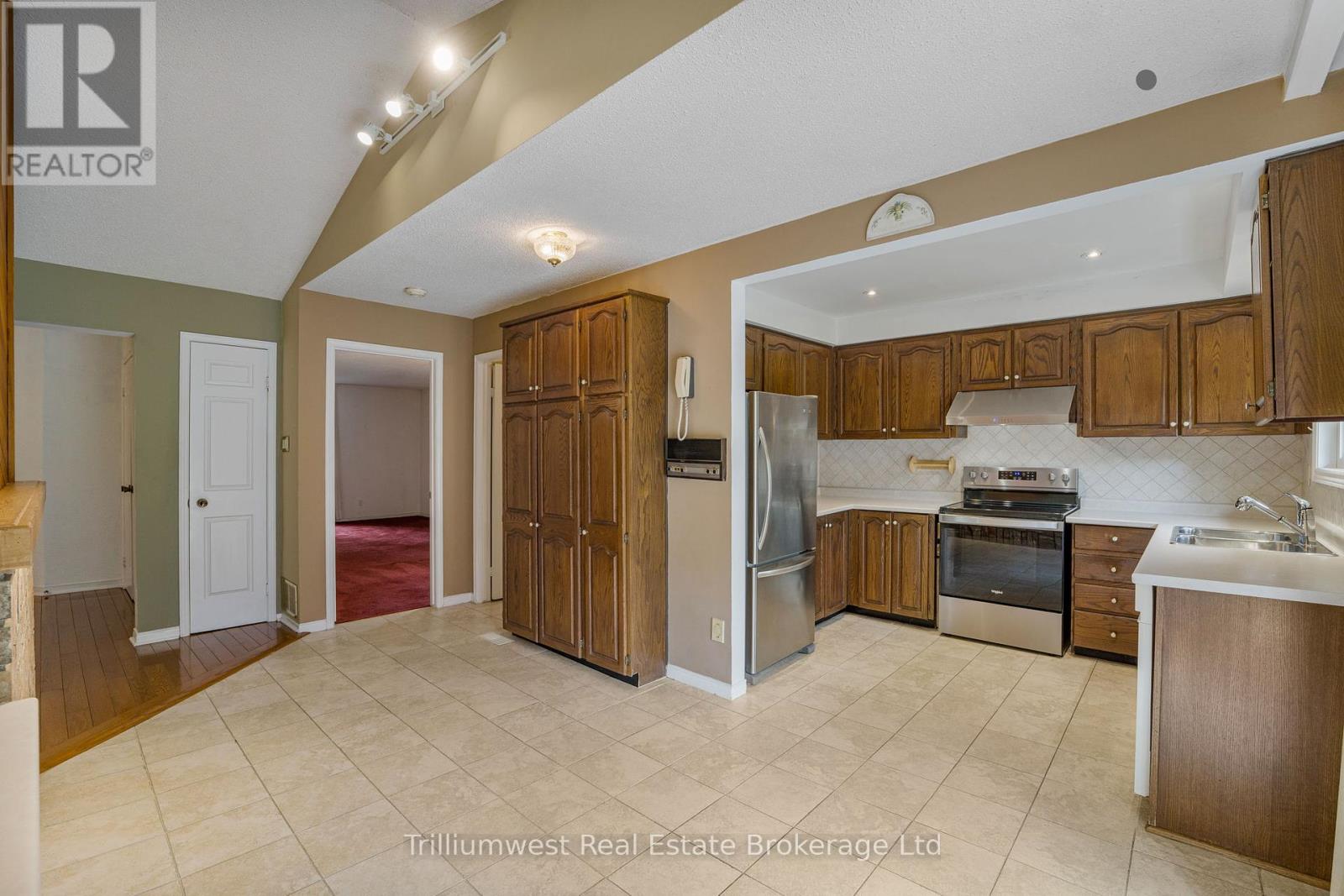 444 Bonny Meadow Road, Oakville, Ontario  L6J 6J2 - Photo 17 - W12364988