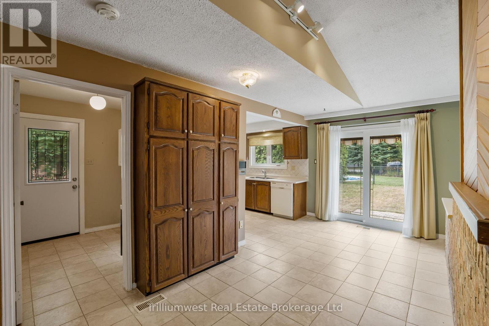 444 Bonny Meadow Road, Oakville, Ontario  L6J 6J2 - Photo 15 - W12364988