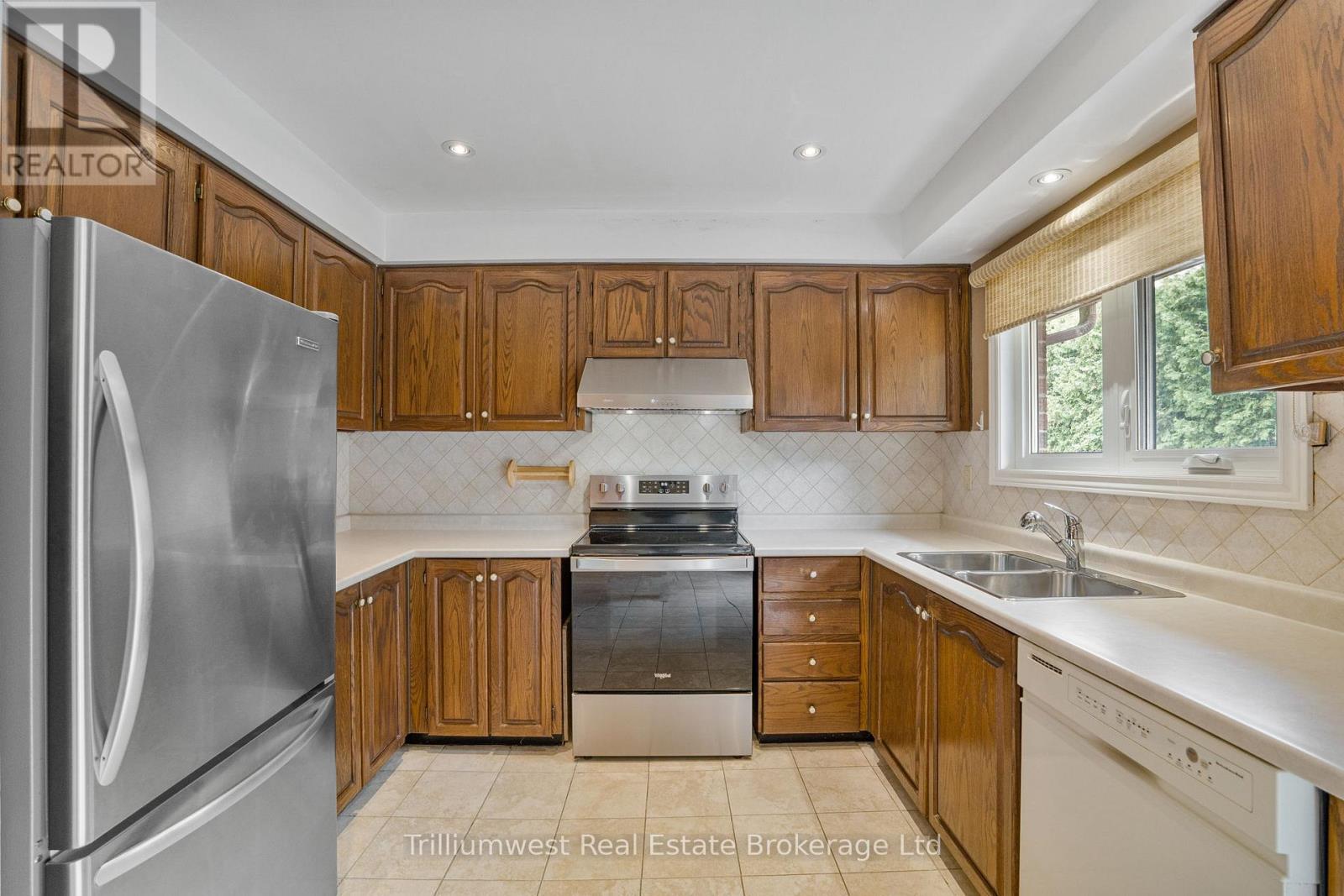 444 Bonny Meadow Road, Oakville, Ontario  L6J 6J2 - Photo 18 - W12364988