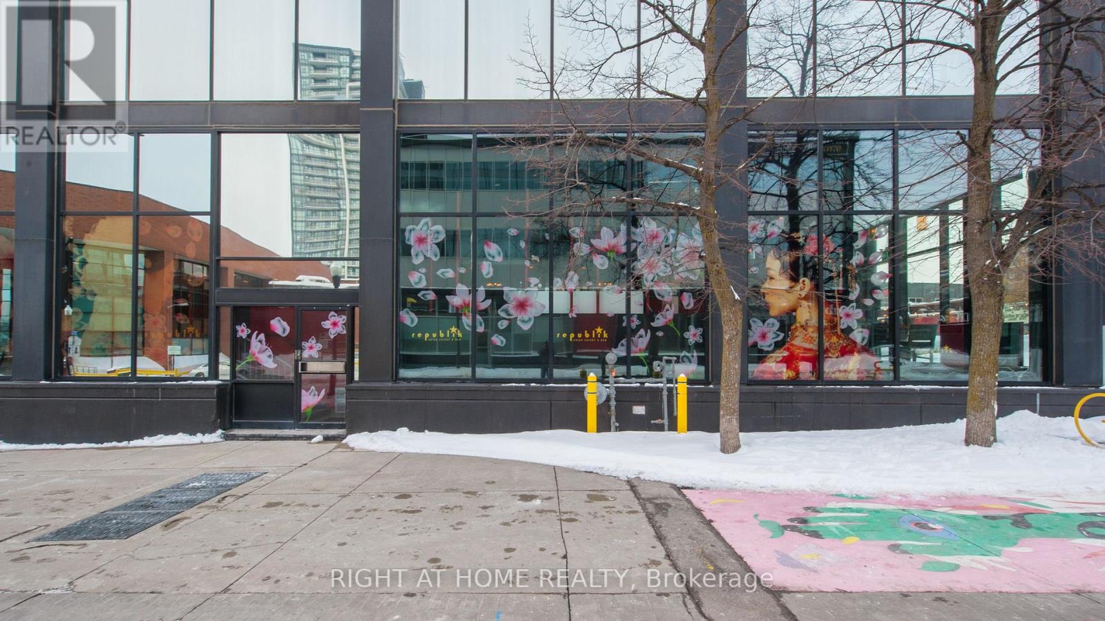 102 - 305 King Street W, Kitchener, Ontario  N2G 1B9 - Photo 1 - X12366153