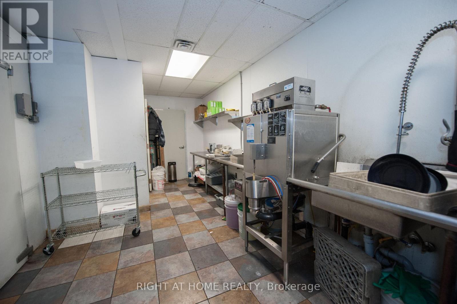 102 - 305 King Street W, Kitchener, Ontario  N2G 1B9 - Photo 24 - X12366153