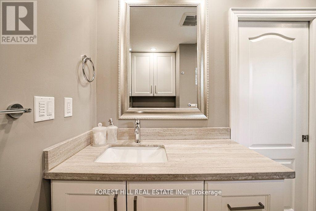 160 Banbury Road, Toronto (Banbury-Don Mills), Ontario  M3B 2L8 - Photo 24 - C12366246
