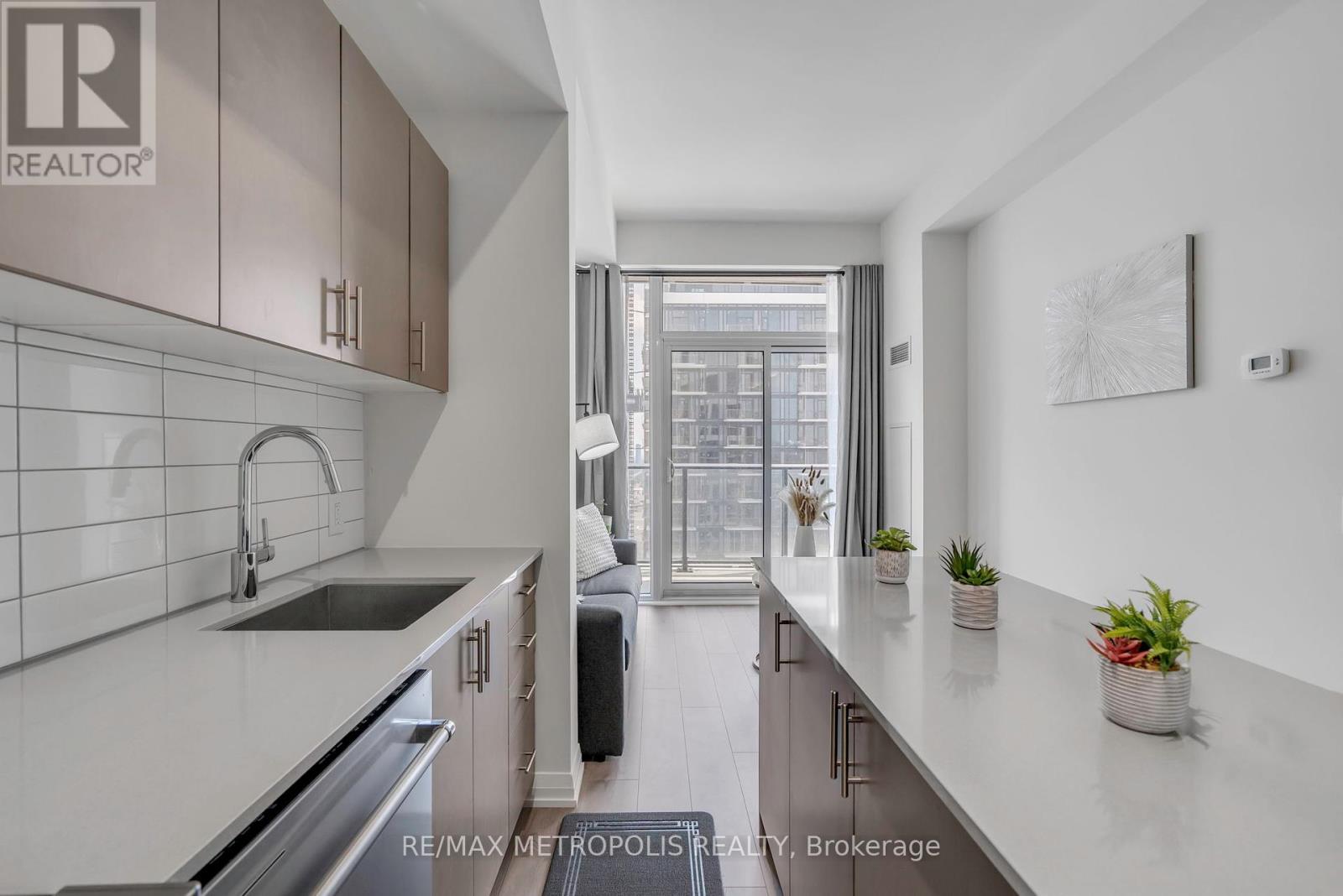 2516 - 9000 Jane Street, Vaughan, Ontario  L4K 0M6 - Photo 8 - N12366346