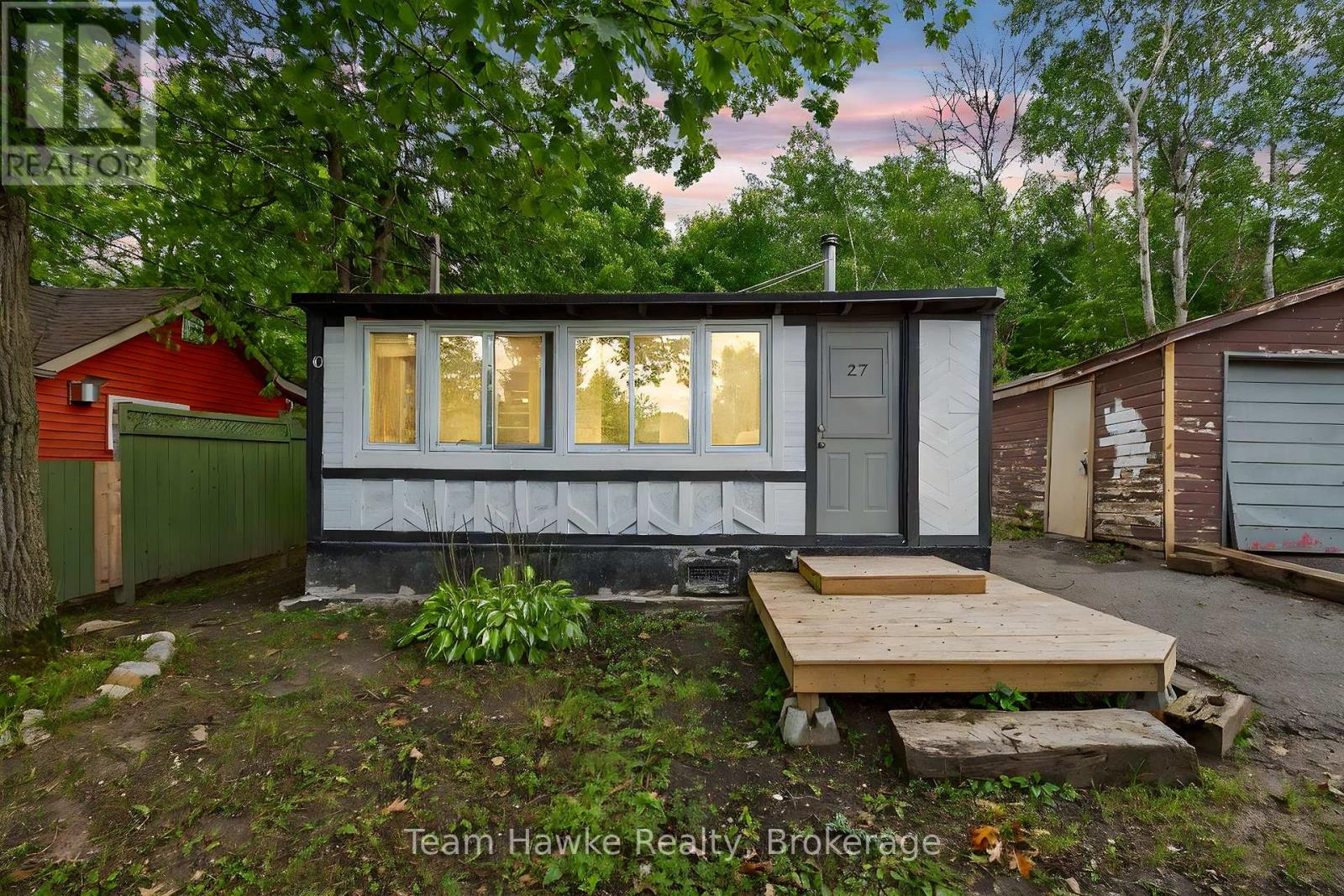 27 Earldom Boulevard, Tay, Ontario  L0K 1R0 - Photo 2 - S12366395