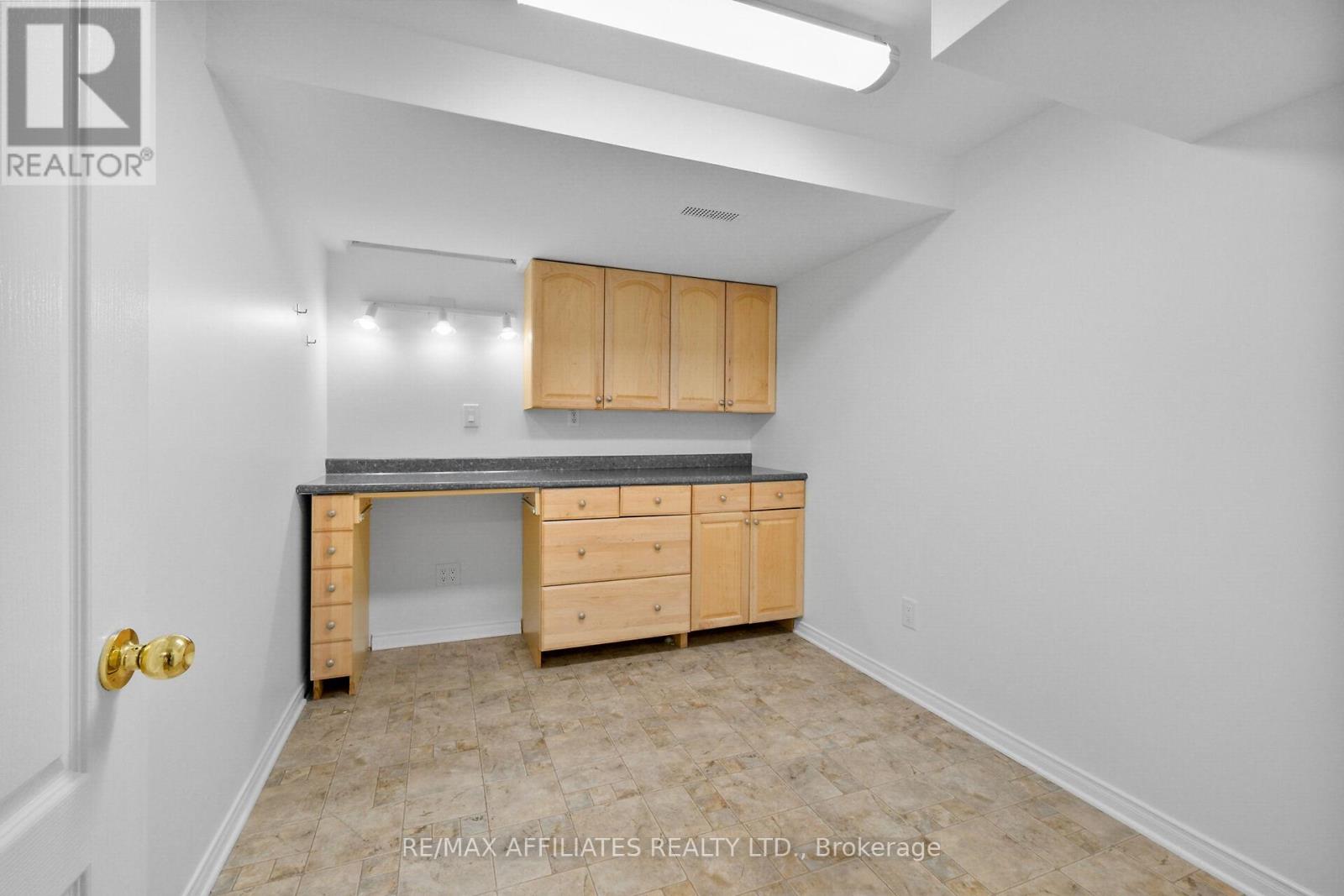 6557 Morningview Street, Ottawa, Ontario  K1C 7H1 - Photo 41 - X12309172