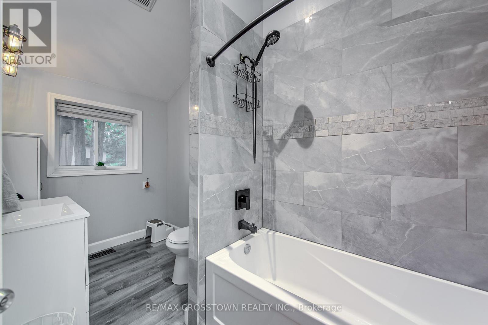 70 Knox Road W, Wasaga Beach, Ontario  L9Z 2A8 - Photo 13 - S12366286