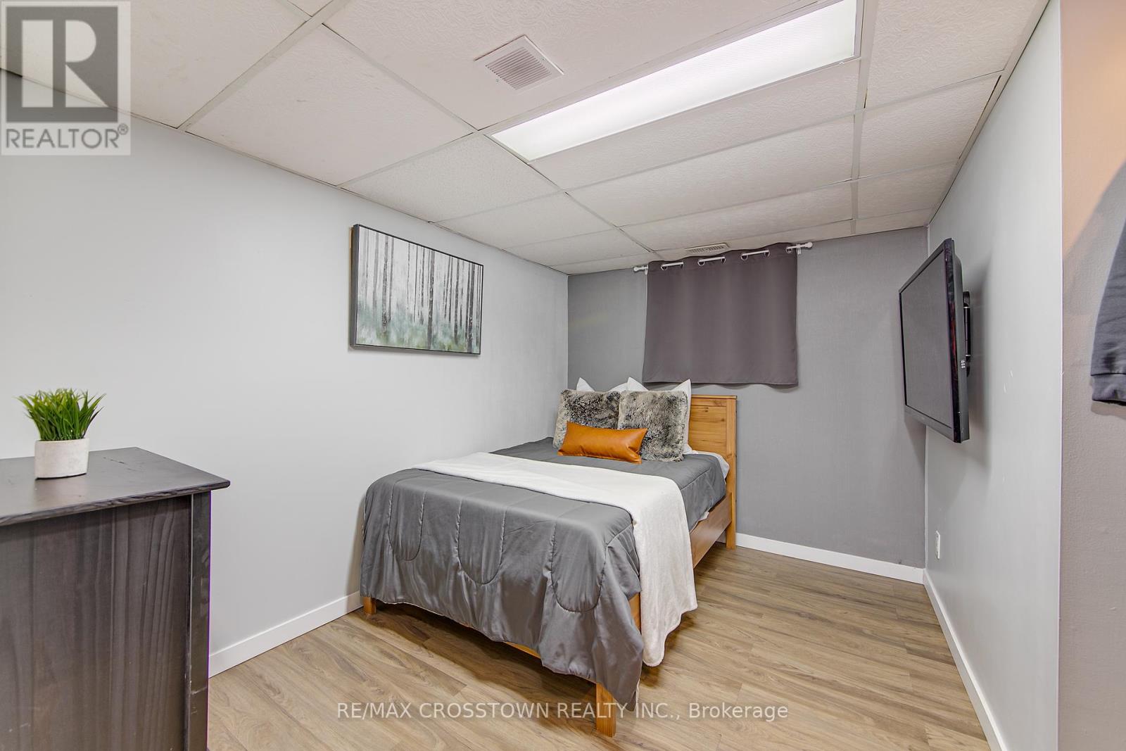 70 Knox Road W, Wasaga Beach, Ontario  L9Z 2A8 - Photo 17 - S12366286
