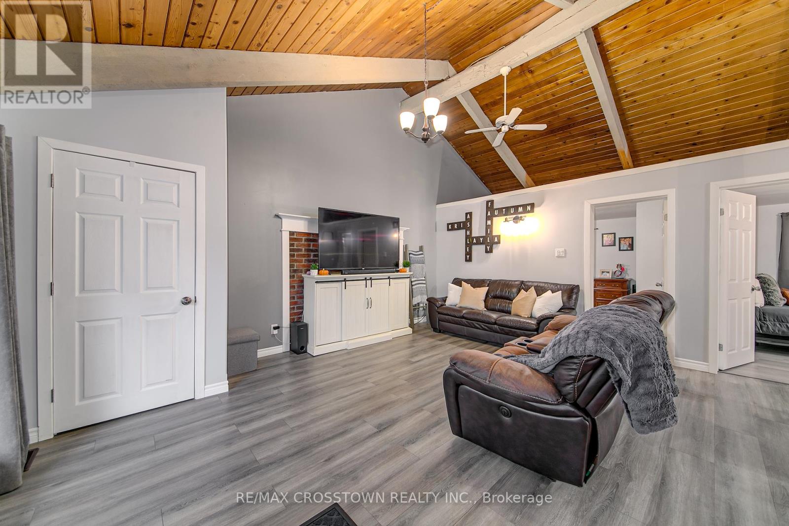 Property at 70 KNOX ROAD W image 4