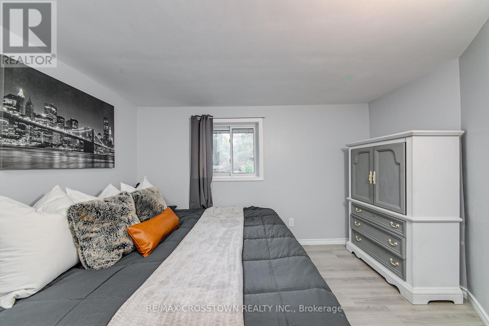 70 Knox Road W, Wasaga Beach, Ontario  L9Z 2A8 - Photo 9 - S12366286
