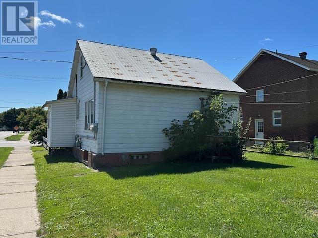 32 Wallace Ter, Sault Ste. Marie, Ontario  P6C 1K1 - Photo 4 - SM252388
