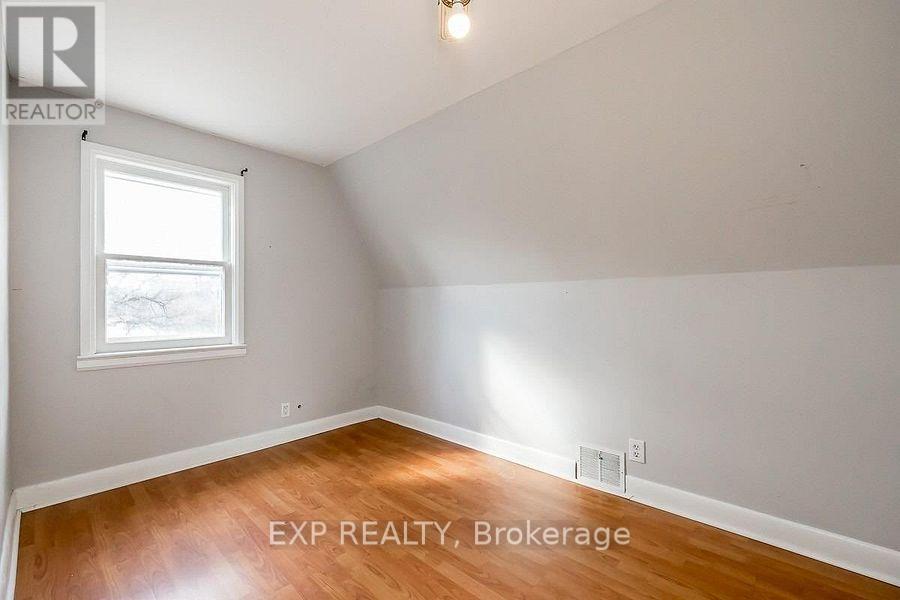 94 Eccles Street N, Barrie, Ontario  L4N 1Y4 - Photo 11 - S12366317
