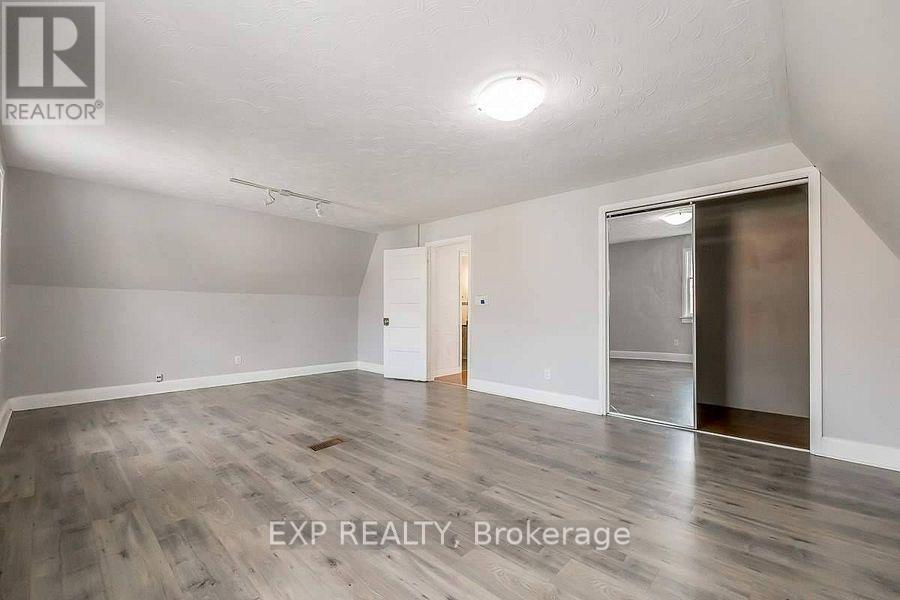 94 Eccles Street N, Barrie, Ontario  L4N 1Y4 - Photo 12 - S12366317