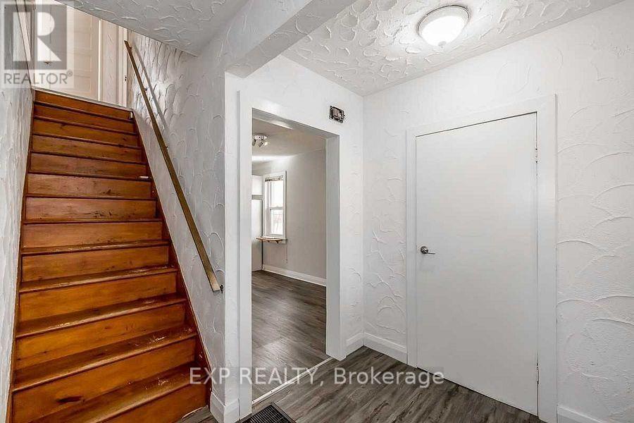 94 Eccles Street N, Barrie, Ontario  L4N 1Y4 - Photo 18 - S12366317