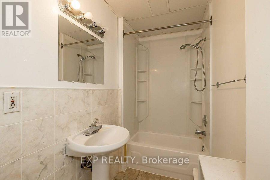 94 Eccles Street N, Barrie, Ontario  L4N 1Y4 - Photo 6 - S12366317