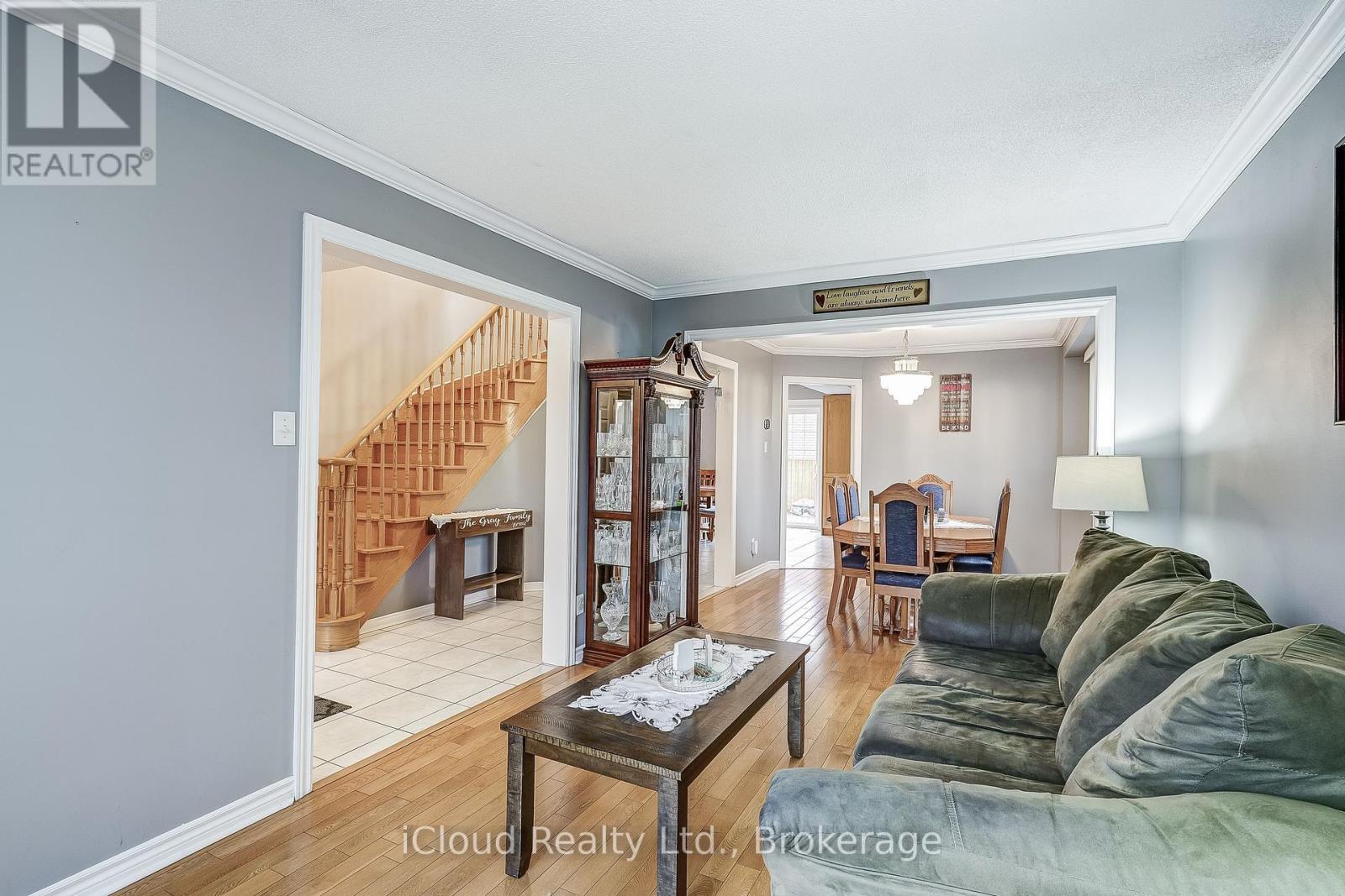 9 Timothy Lane S, Barrie (Holly), Ontario  L4N 0Z7 - Photo 8 - S12366366