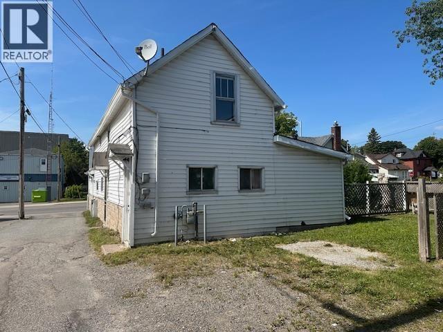 160 Bruce St, Sault Ste. Marie, Ontario  P6A 2X8 - Photo 4 - SM252390