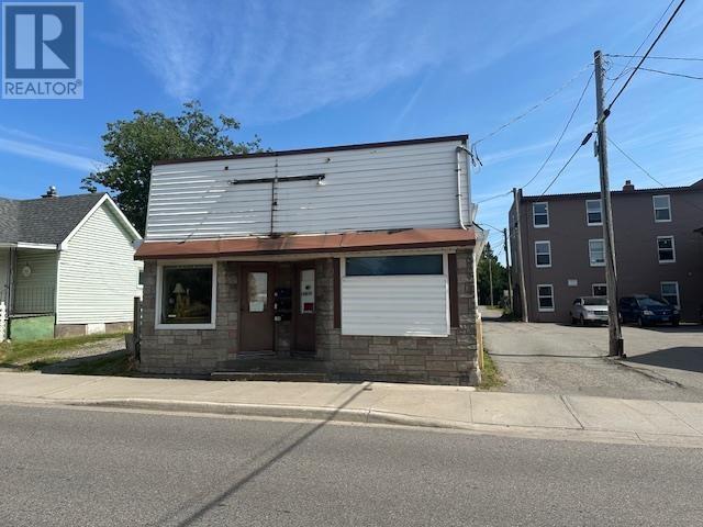 160 Bruce St, Sault Ste. Marie, Ontario  P6A 2X8 - Photo 3 - SM252391