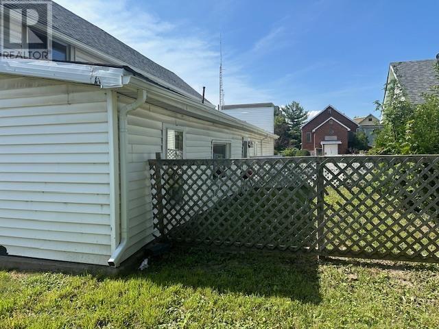160 Bruce St, Sault Ste. Marie, Ontario  P6A 2X8 - Photo 6 - SM252391