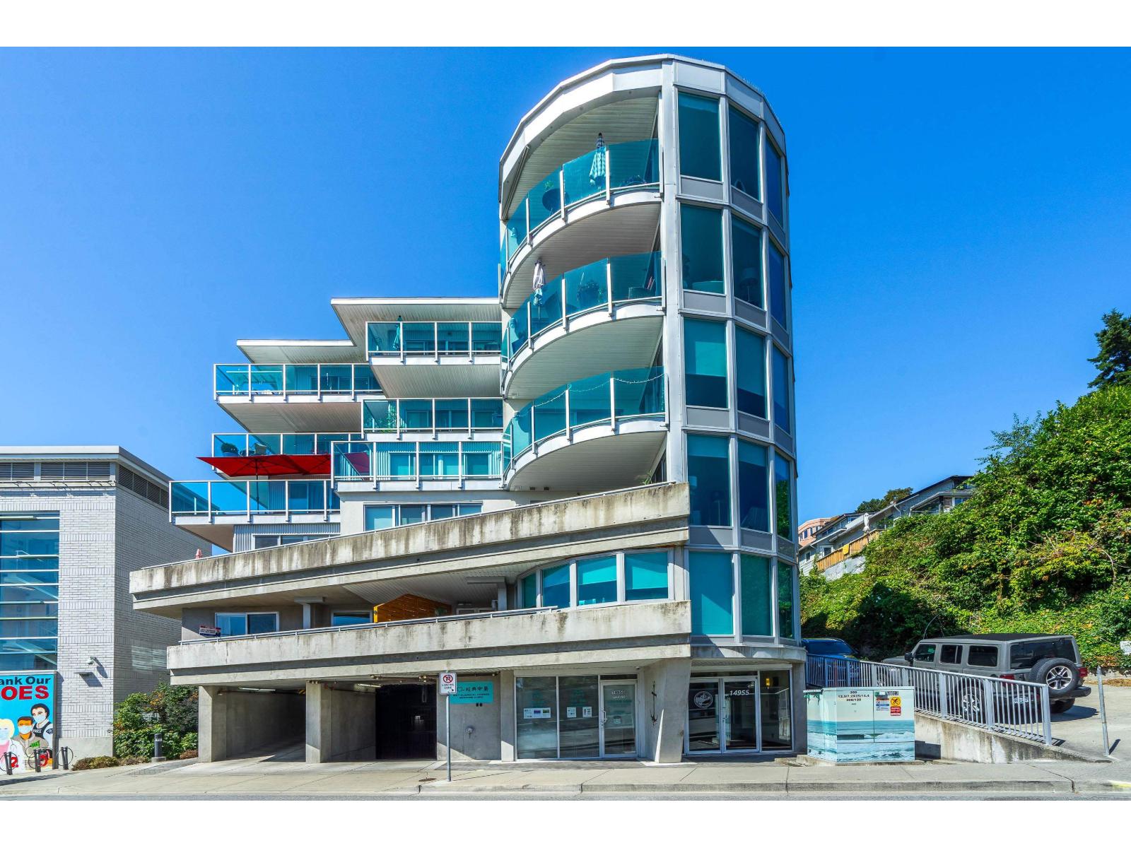 504 14955 VICTORIA AVENUE, White Rock, British Columbia
