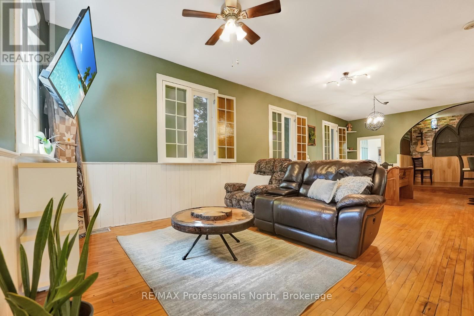 1018 St. Andrews Court, Dysart Et Al, Ontario  K0M 1S0 - Photo 6 - X12366410