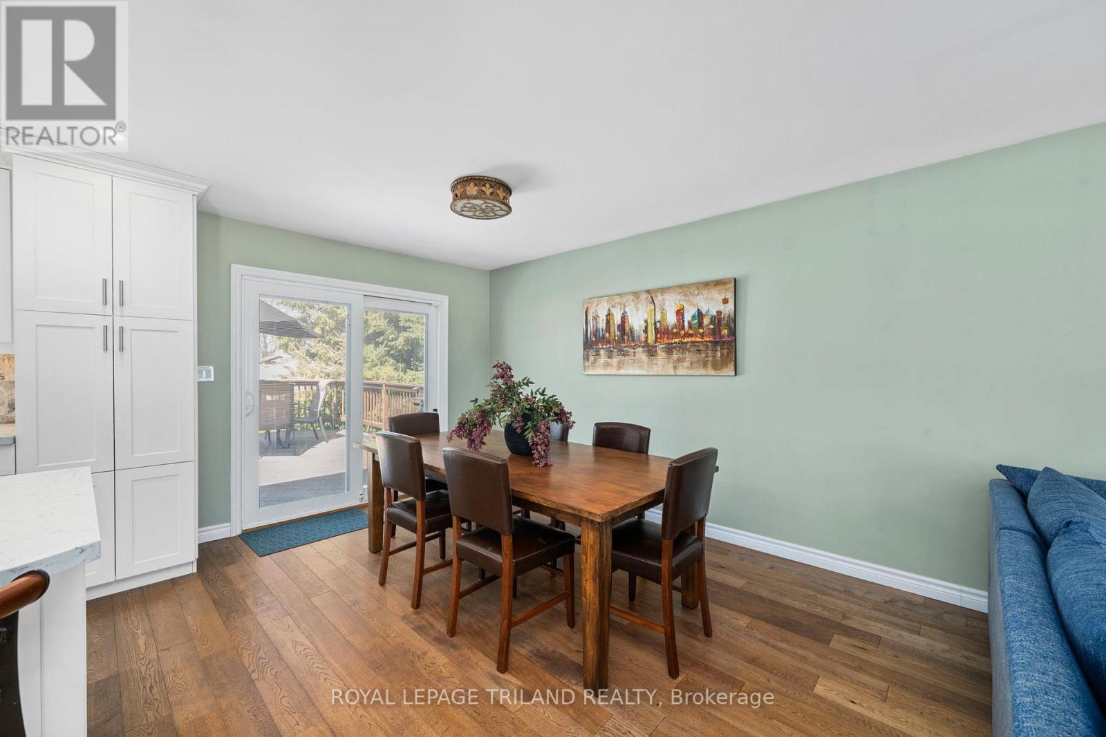 5410 Lake Valley Grove Road, Lambton Shores, Ontario  N0N 1J7 - Photo 12 - X12366383