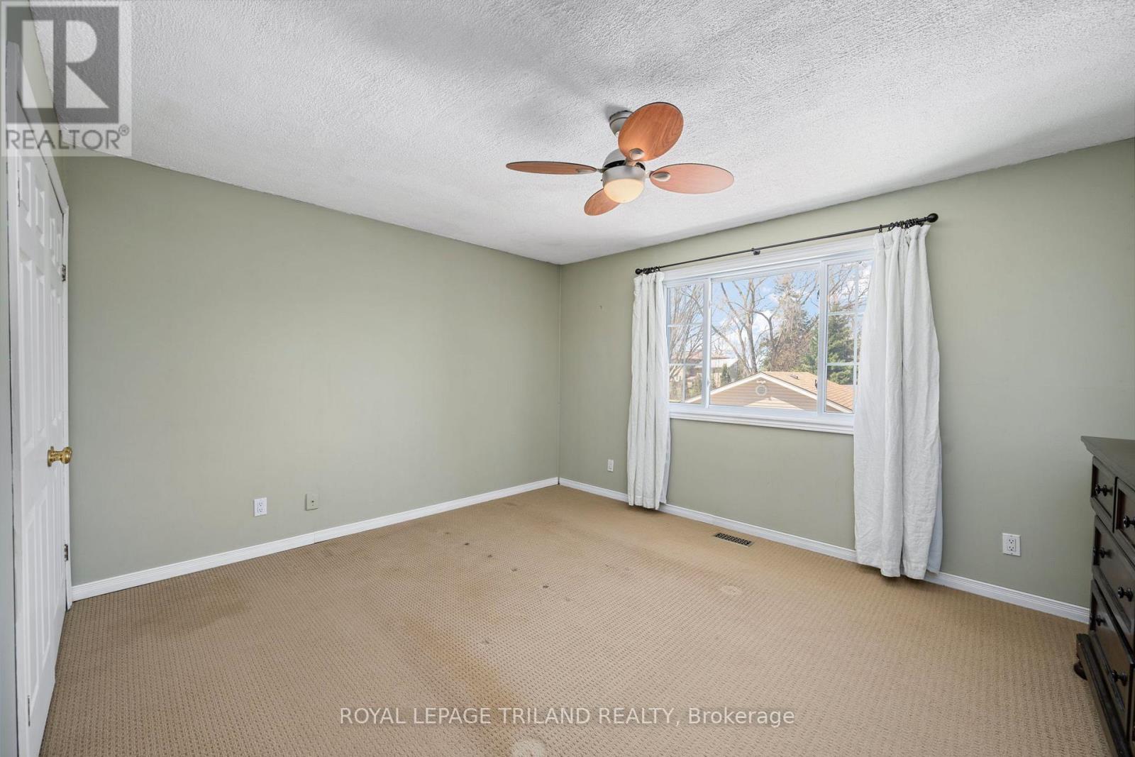 5410 Lake Valley Grove Road, Lambton Shores, Ontario  N0N 1J7 - Photo 15 - X12366383