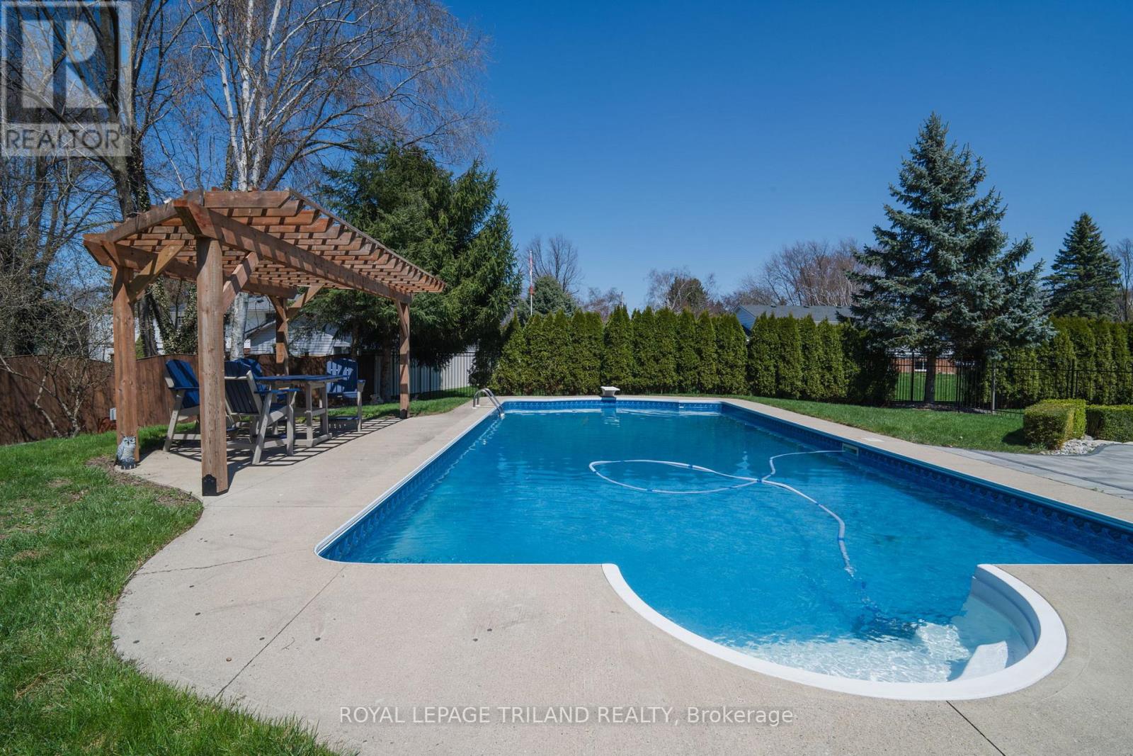 5410 Lake Valley Grove Road, Lambton Shores, Ontario  N0N 1J7 - Photo 25 - X12366383