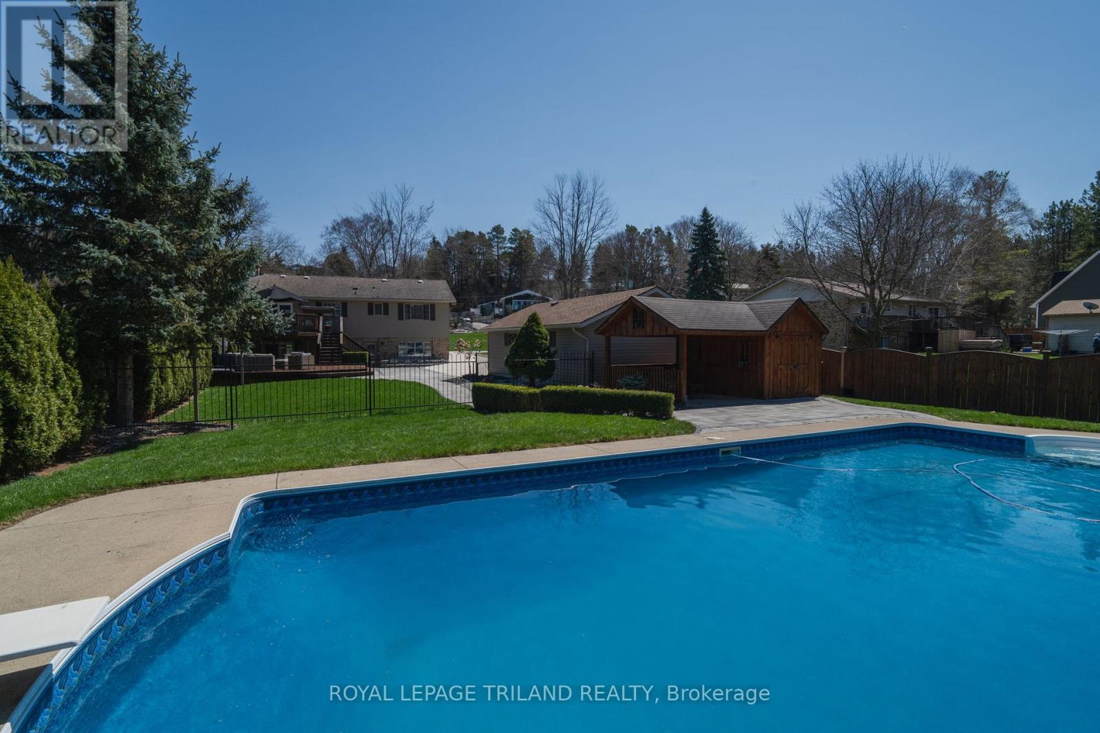 5410 Lake Valley Grove Road, Lambton Shores, Ontario  N0N 1J7 - Photo 27 - X12366383